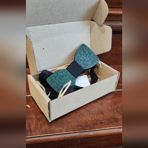 NWT Wooden Bowtie - Green with Black Painted Branches - Giftable - Picture 2 of 8